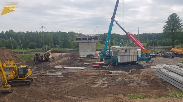 В брянской Унече продолжают ремонтировать путепровод