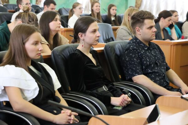 В Брянской областной думе подвели итоги работы молодёжного парламента