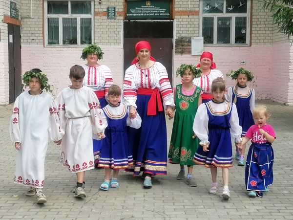 В Шамордино прошла фольклорная игровая программа «Святая Троица»