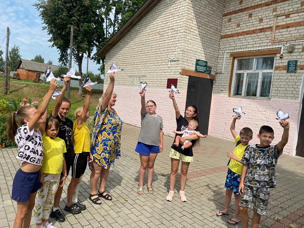 В Шамордино мастерили журавликов в память о детях, погибших в Донбассе