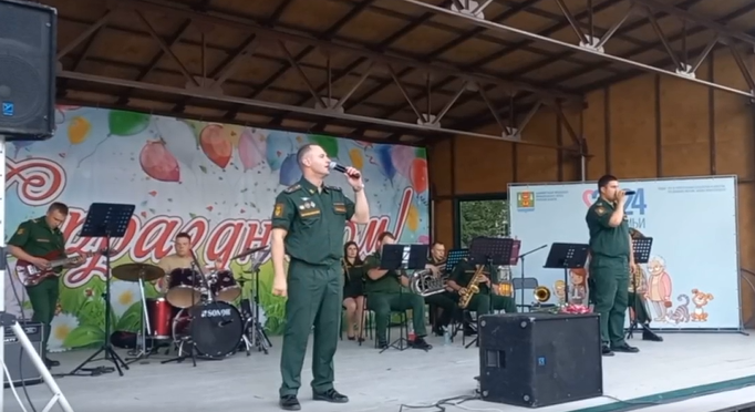 В Жуковском парке выступил оркестр Брянского соединения