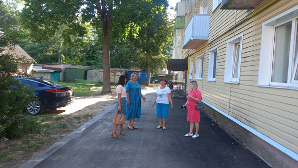 Рабочая группа «Единой России» провела рейд по дворовым территориям Жуковки