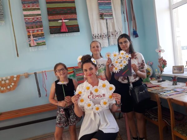 В Орловском СДК создали «Ромашковое настроение»