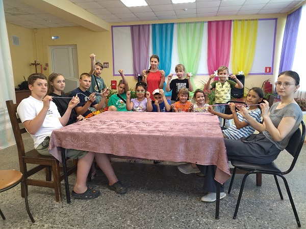 Браслет из ниток создавали в Ходиловичах