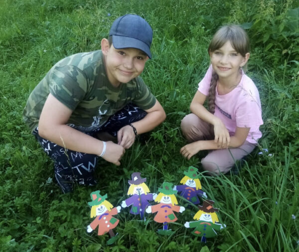 В Речице мастерили огородное пугало