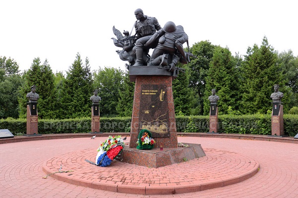 В Брянске ремонтируют памятник воинам-интернационалистам