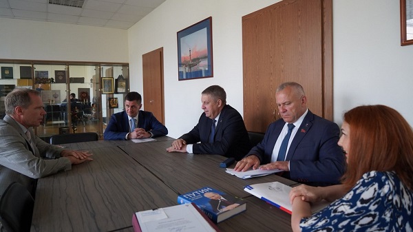 Рабочую встречу с Андреем Кутеповым провел Губернатор Александр Богомаз