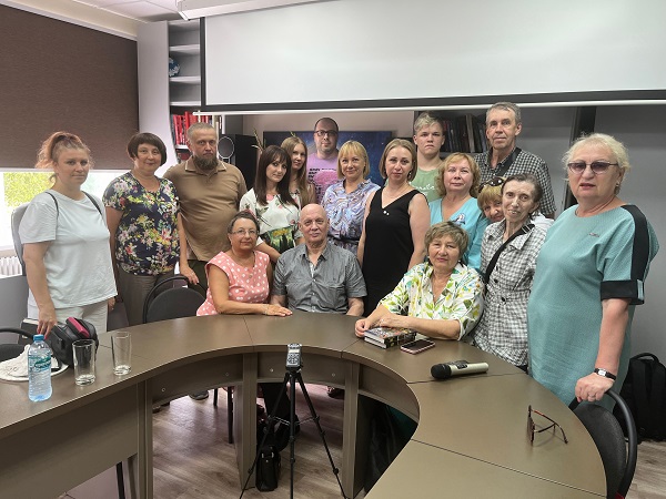 В Жуковской библиотеке прошла встреча с писателем-фантастом Василием Головачёвым