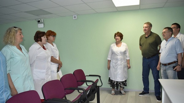 Дал высокую оценку отстроенной Брянковской центральной поликлинике губернатор Александр Богомаз