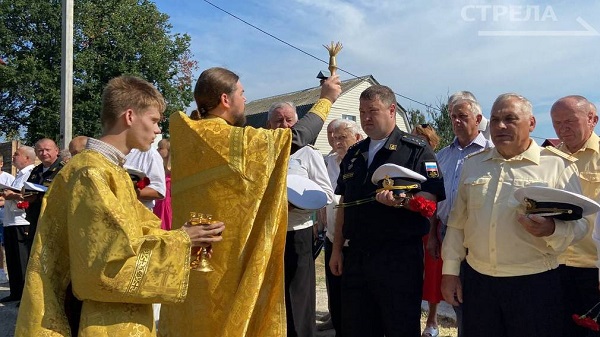 В Брянске в День ВМФ прошел молебен у памятного знака погибшим на подлодке «Курск»
