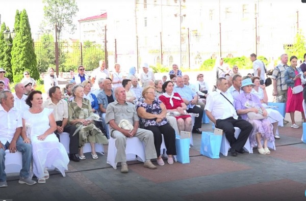 Семьи-долгожители чествовали в Брянске