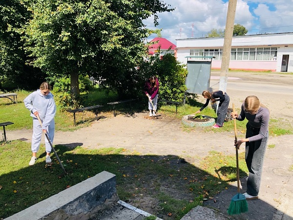 Экологический десант высадился на территории Ржаницкого СДК