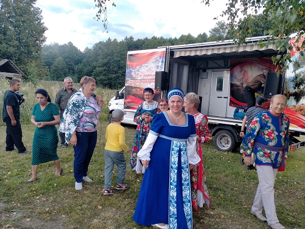 Ржаницкие самодеятельные артисты выступили перед жителями Сидоровки