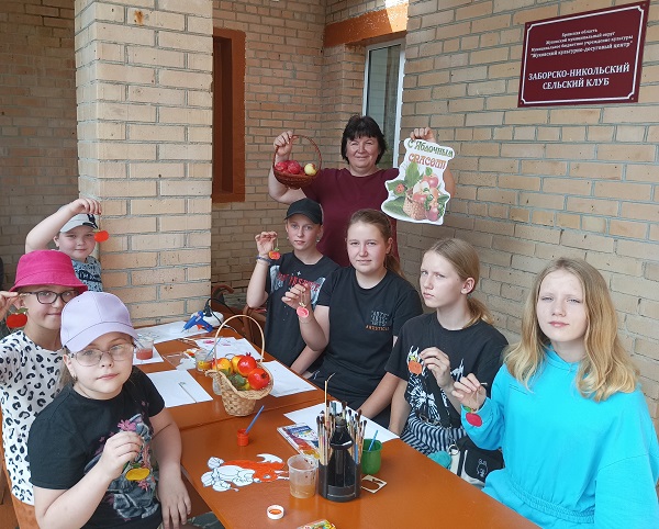 В Заборско-Никольском Доме культуры прошли мастер-классы, посвященные трем Спасам