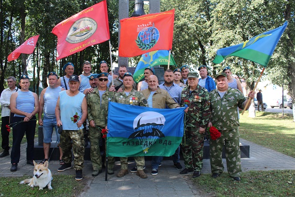 В Жуковке празднуют День Воздушно-десантных войск