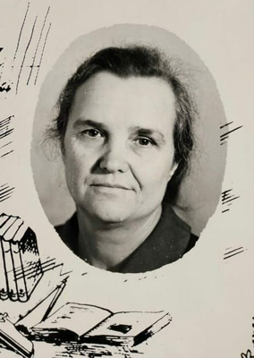 Учащиеся Жуковской школы №1 поздравили педагога с 99-летием