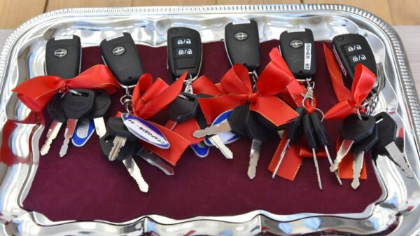 Брянским тренерам вручили ключи от квартир