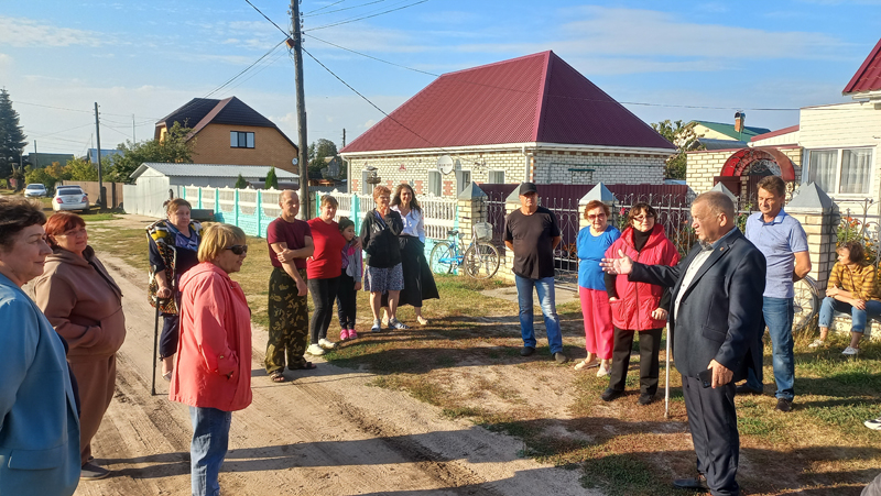 Глава Жуковского округа провёл встречи на своём избирательном округе
