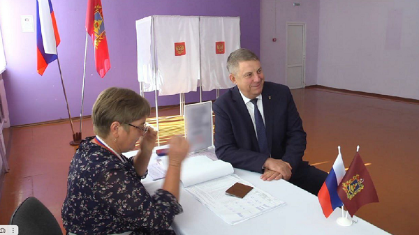 Губернатор Александр Богомаз проголосовал в Брянской области