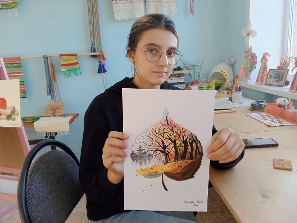 В Орловском сельском Доме культуры дети рисовали осень