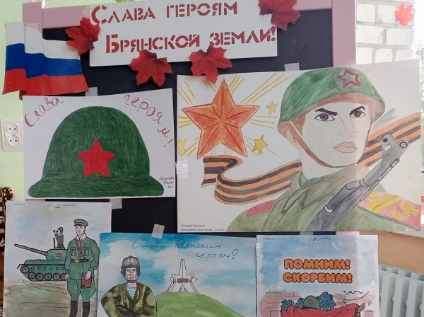 В Латышах организовали выставку детского рисунка