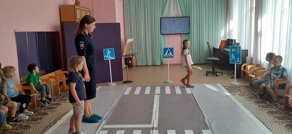 В детском саду «Солнышко» вспоминали правила дорожного движения