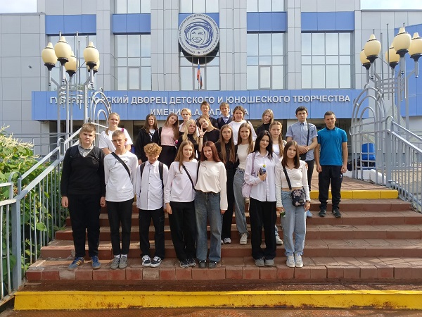 Учащиеся Жуковской школы №2 проходят обучение по программе «Вожатый-стажёр» в областном Дворце детского и юношеского творчества