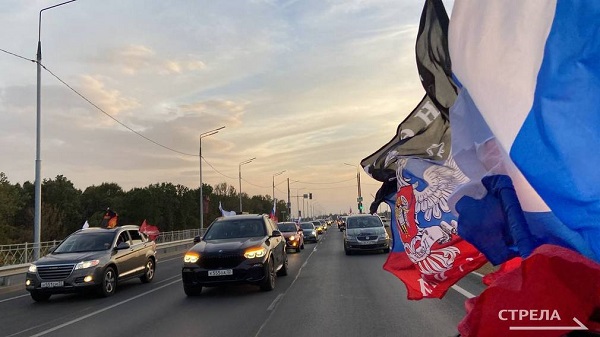 В Брянске по проспекту Героев прошел патриотический автопробег