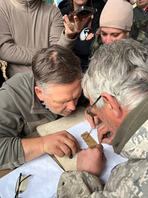 В Жуковке состоялась передача медальона героя Великой Отечественной войны родственникам: продолжение истории