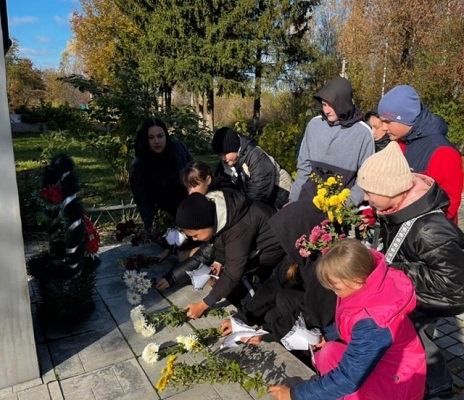 В Речице прошла патриотическая акция, приуроченная к Дню белых журавлей