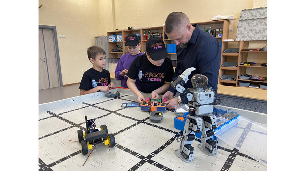 Команда брянских школьников «Atomic Team» вышла в полуфинал «Битвы роботов»