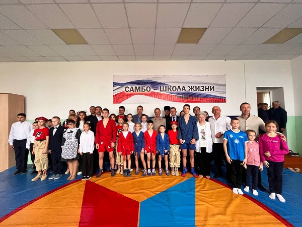 В Навлинской школе Брянщины открыли спортивную секцию в рамках проекта «Сельское самбо»