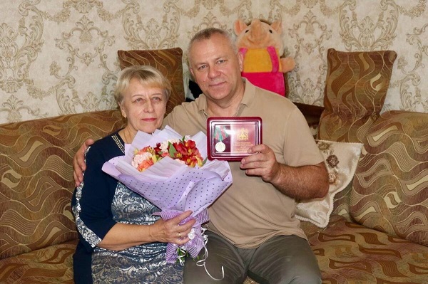 Председатель Брянской облдумы Валентин Суббот поздравил с праздником своего первого учителя