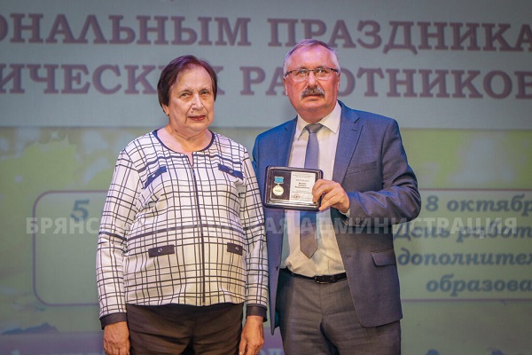 В Брянске чествовали учителей и воспитателей