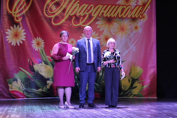 В Жуковском КДЦ прошло торжество в честь учителей и воспитателей