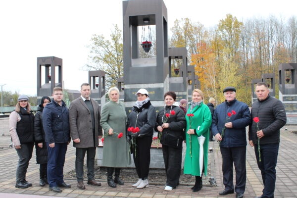 Митинг памяти прошел в Хацуни