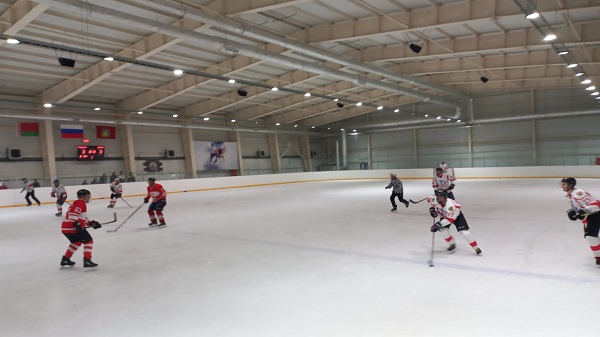 В Жуковке открыли хоккейный сезон