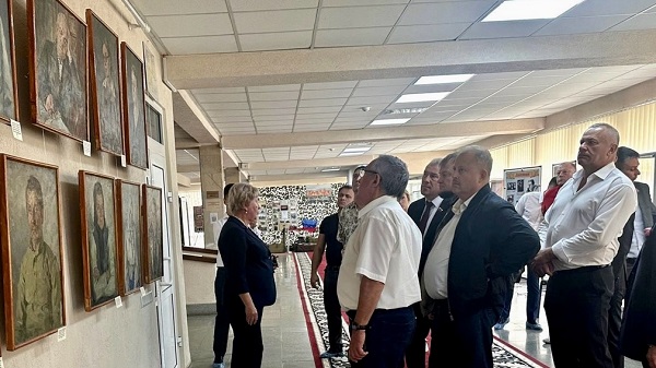 Председатель Брянской облдумы посетил Краснодонский областной музей ордена Дружбы