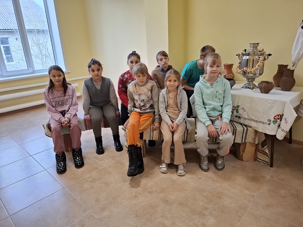 О русском национальном костюме говорили в Ходиловичском СДК