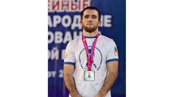 На турнире по вольной борьбе в Дагестане брянец стал вторым