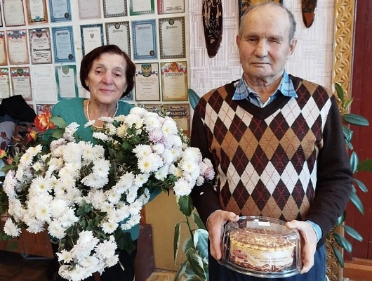 Комаричские супруги Свириденко в Год семьи отпраздновали изумрудную свадьбу