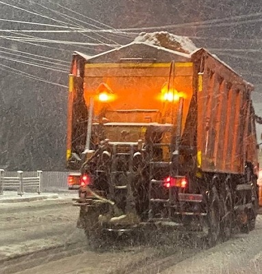 В Брянской области продолжается очистка и обработка дорог