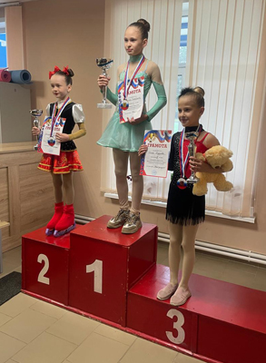 В Ледовом дворце проходит Открытое Первенство Жуковского округа по фигурному катанию