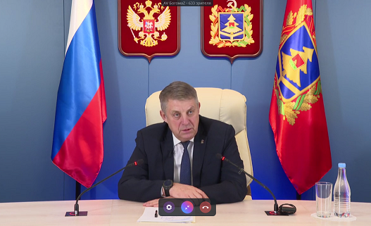 Богомаз: задача на сегодня – достроить ледовые дворцы и бассейны