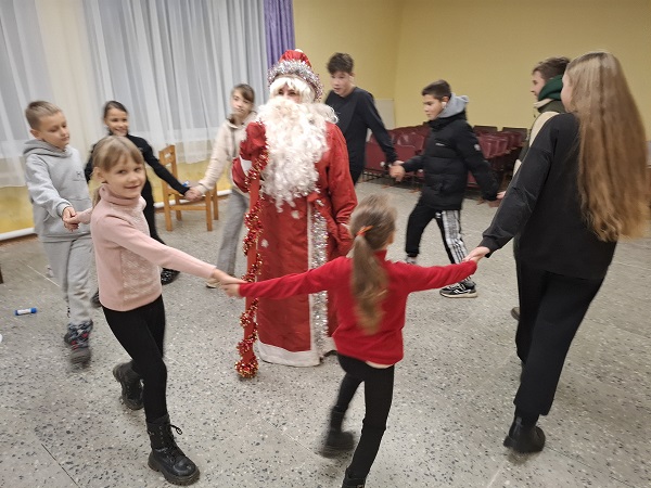 День рождение Деда Мороза отметили в Ходиловичском ДК