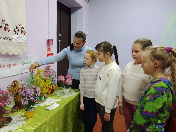 Выставка «Бисерная флористика» прошла в Ржаницком СДК