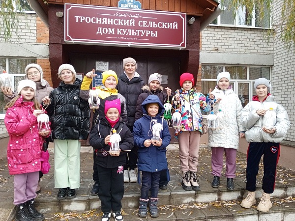 В Троснянском СДК мастерили кормушки для птиц