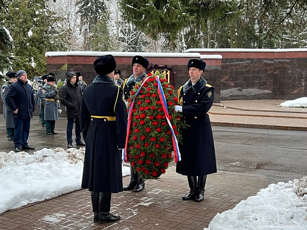 В Брянске в День Неизвестного Солдата прошло памятное мероприятие