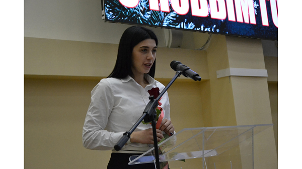 В Брянске тренеру по боксу Дворца единоборств вручили ключи от квартиры