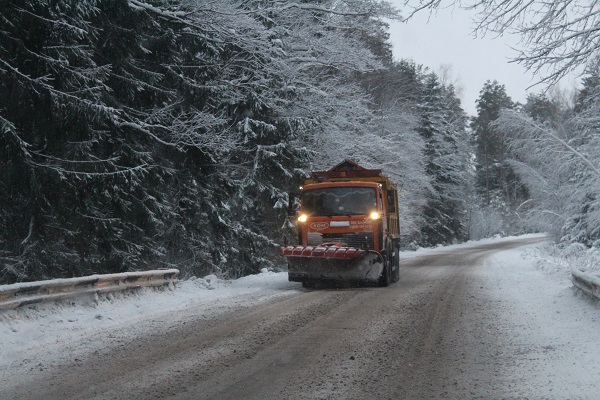В Жуковском округе расчищают дороги